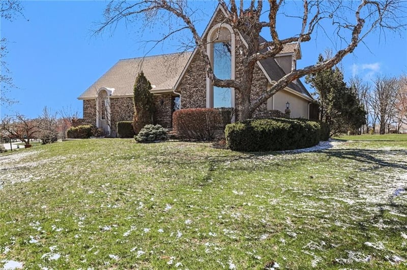 16930 Grandview St, Overland Park, KS 66085