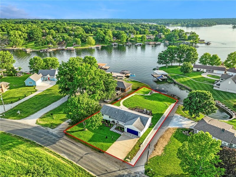 106 Lake Viking Ter, Gallatin, MO 64640