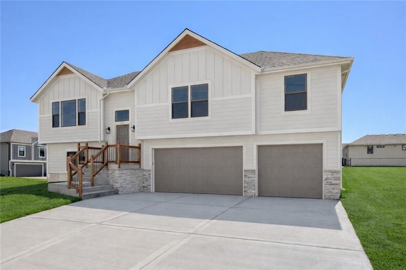 1325 Holland Ct, Independence, MO 64056