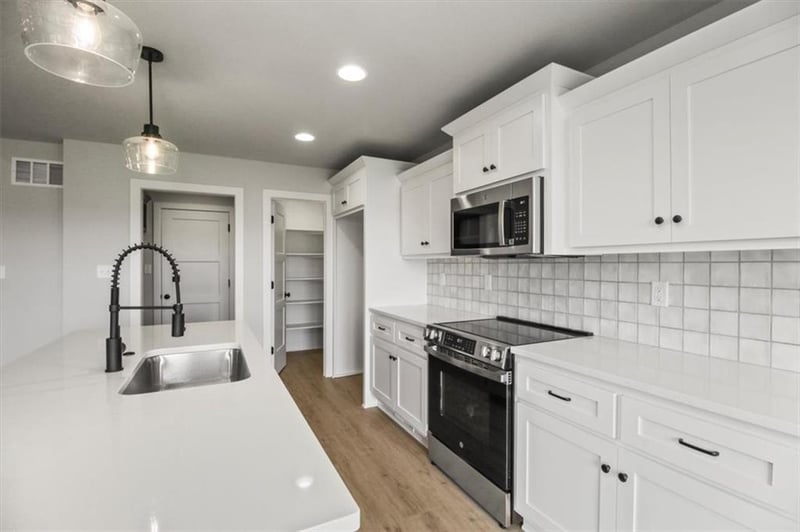 1011 Eli Ln, Warrensburg, MO 64093
