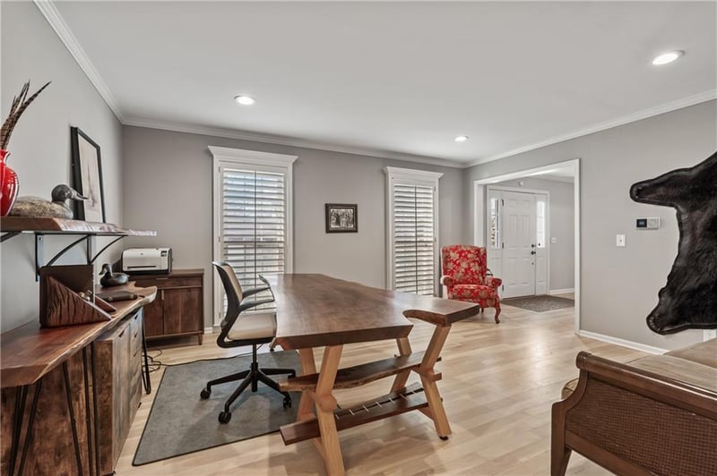 8698 W 101st St, Overland Park, KS 66212