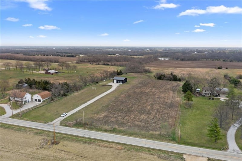 15231 Edgerton Rd, Gardner, KS 66030