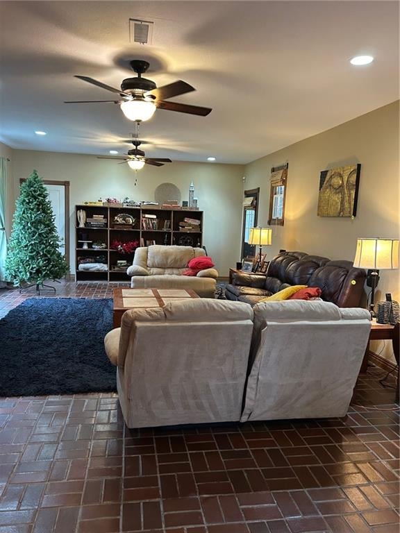 110 Huntington Cir, Pittsburg, KS 66762