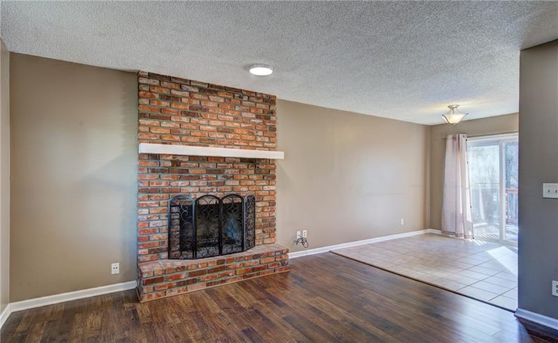 607 Karapat Dr, Kansas City, MO 64155