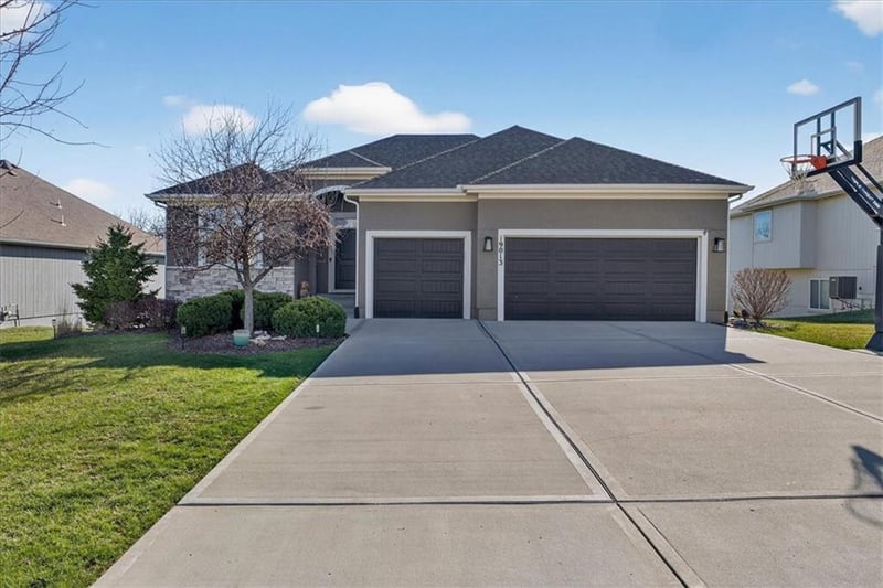 19013 Deer Run St, Spring Hill, KS 66083