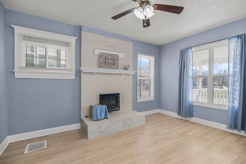 2112 36th St, Kansas City, MO 64109