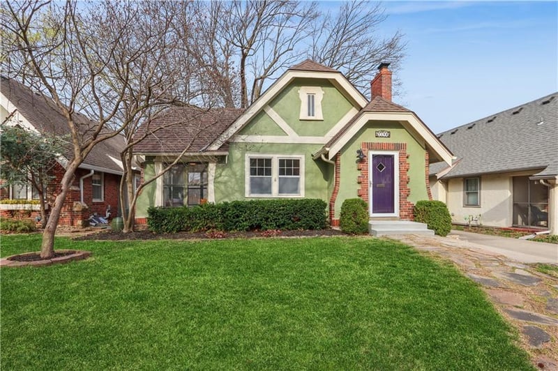 7148 Oak St, Kansas City, MO 64114