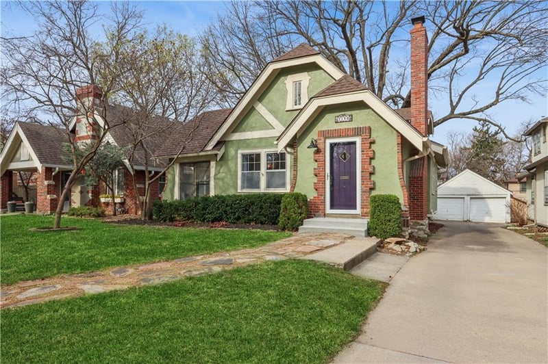 7148 Oak St, Kansas City, MO 64114