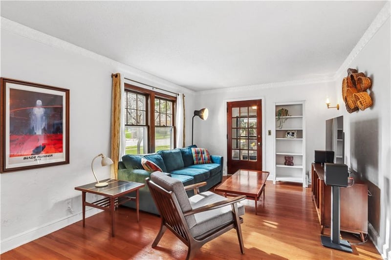 7148 Oak St, Kansas City, MO 64114