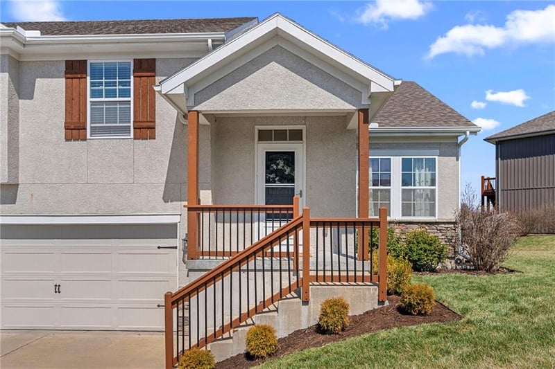 9504 Lenox Pl, Kansas City, MO 64154