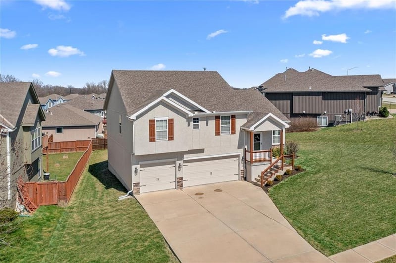 9504 Lenox Pl, Kansas City, MO 64154