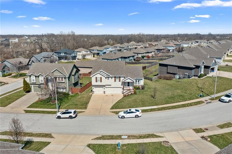 9504 Lenox Pl, Kansas City, MO 64154