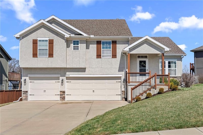 9504 Lenox Pl, Kansas City, MO 64154