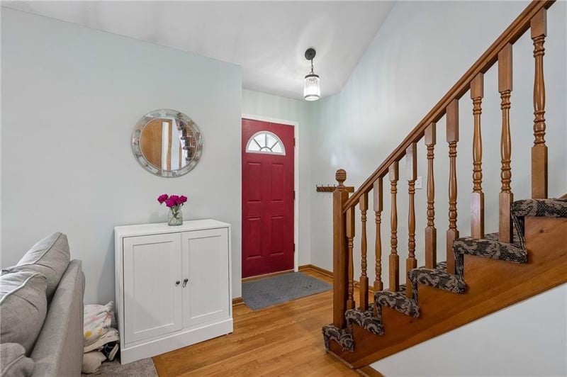 325 Canterbury Ln, Lee's Summit, MO 64063