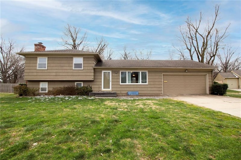 9311 95th St, Overland Park, KS 66212