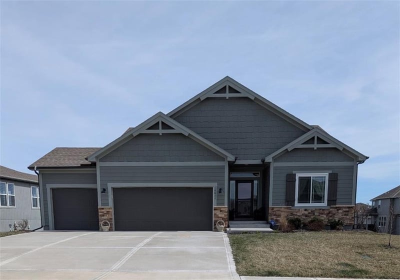 10611 Holly St, Kansas City, MO 64155