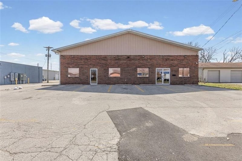 702 South Ave, Blue Springs, MO 64015