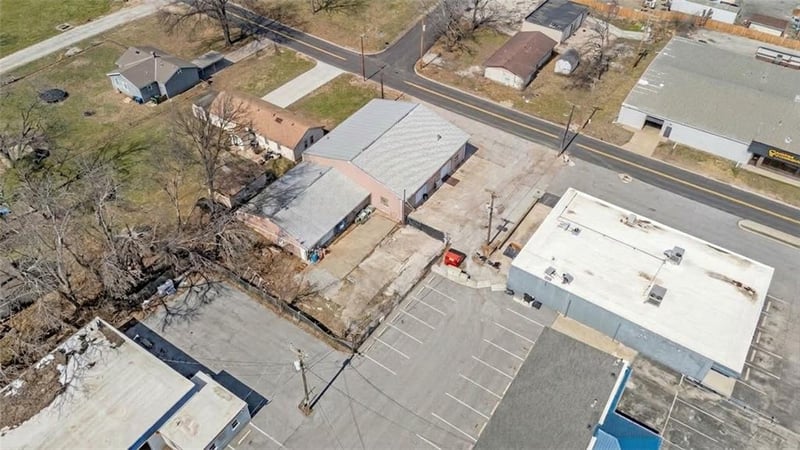 702 South Ave, Blue Springs, MO 64015