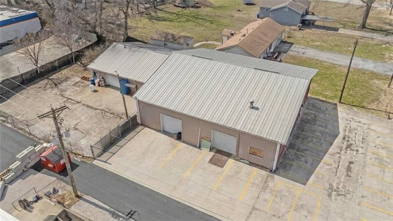 702 South Ave, Blue Springs, MO 64015
