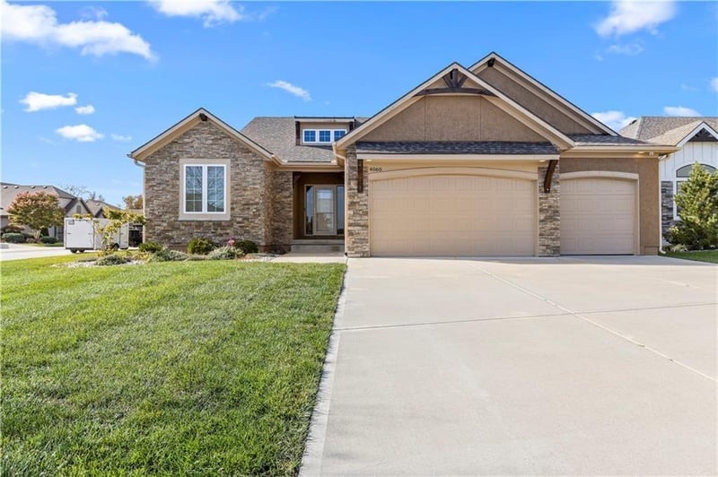 4060 Timberlake Ct, Lee's Summit, MO 64064