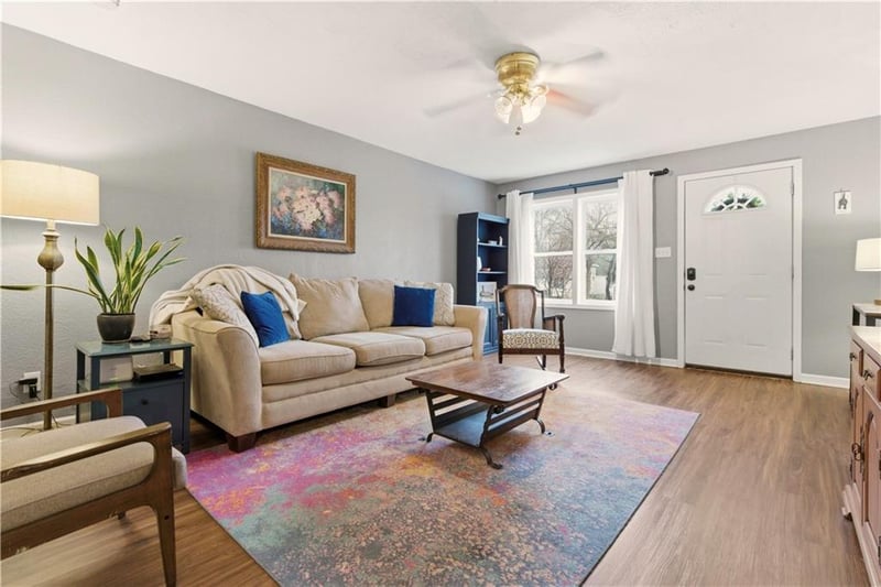 106 81st St, Kansas City, MO 64114