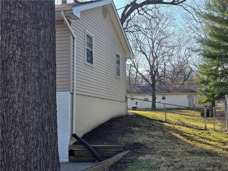 13420 Belmeade Ave, Grandview, MO 64030