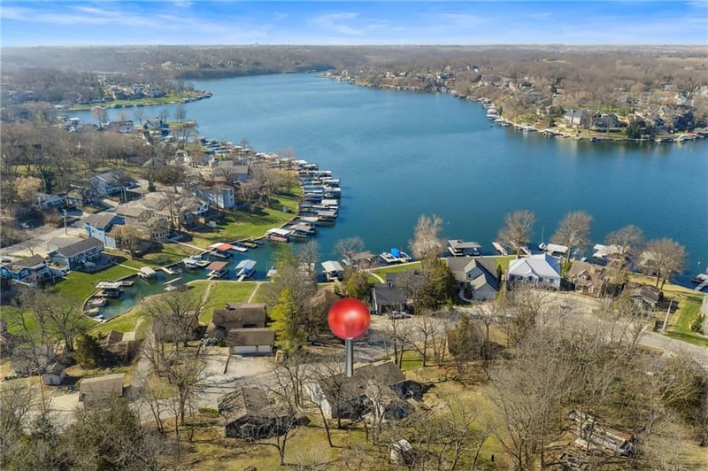57 Y St, Lake Lotawana, MO 64086