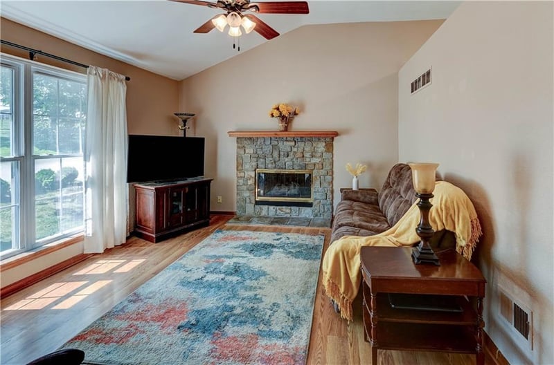 816 Whitney St, Olathe, KS 66061
