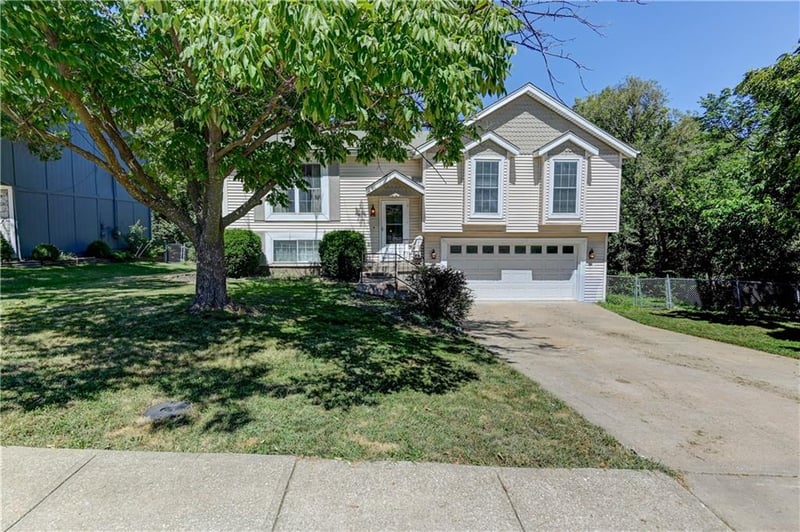 816 Whitney St, Olathe, KS 66061