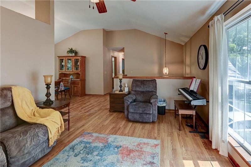 816 Whitney St, Olathe, KS 66061