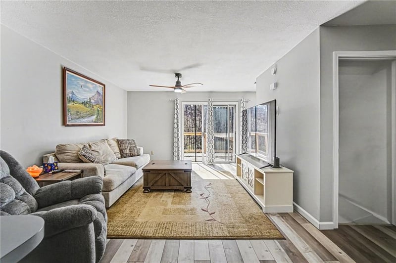 8737 82nd St, Kansas City, MO 64152