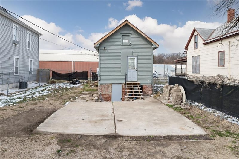 837 S 22nd St, St Joseph, MO 64507