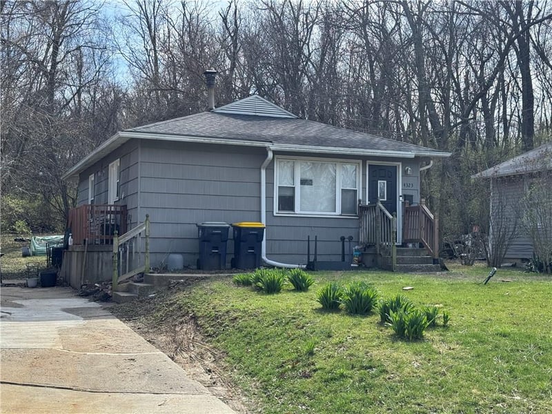 11230 College Ave, Kansas City, MO 64137