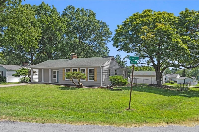 11911 44th St, Kansas City, MO 64133