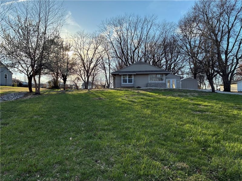 1910 Lees Summit Rd, Independence, MO 64050