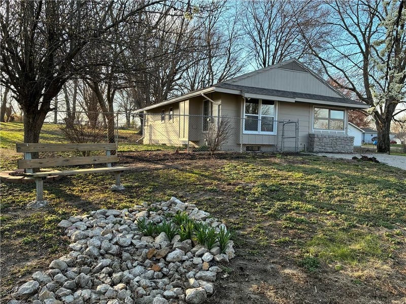 1910 Lees Summit Rd, Independence, MO 64050