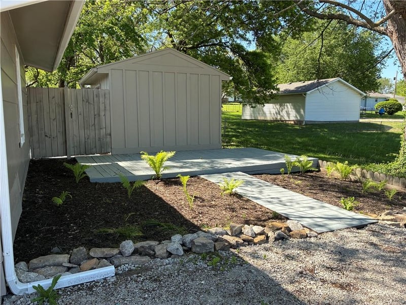 1910 Lees Summit Rd, Independence, MO 64050