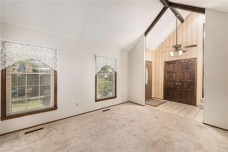 8125 Beaman Dr, Kansas City, MO 64151