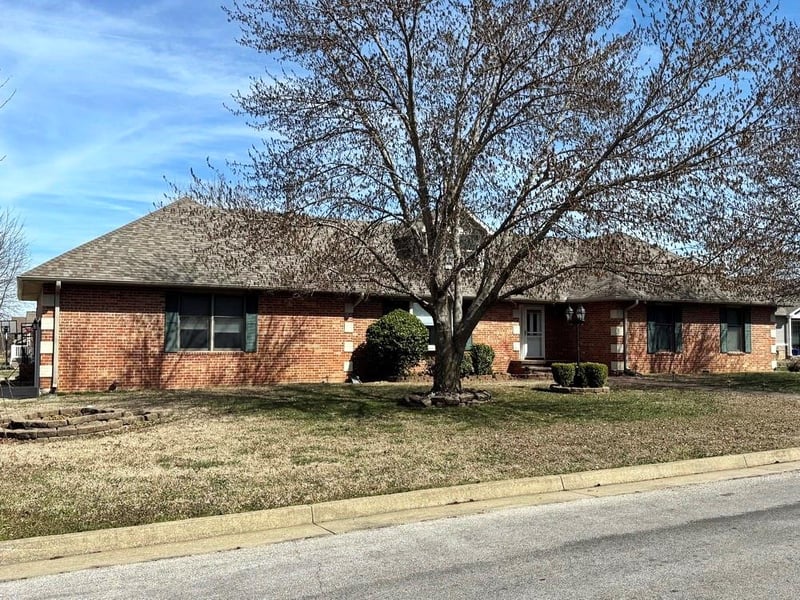2004 Lynn St, Nevada, MO 64772