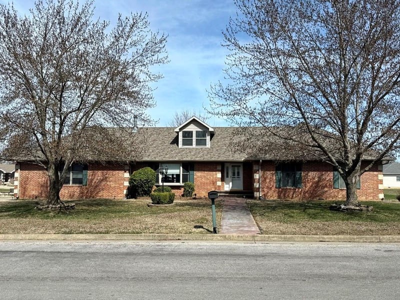 2004 Lynn St, Nevada, MO 64772