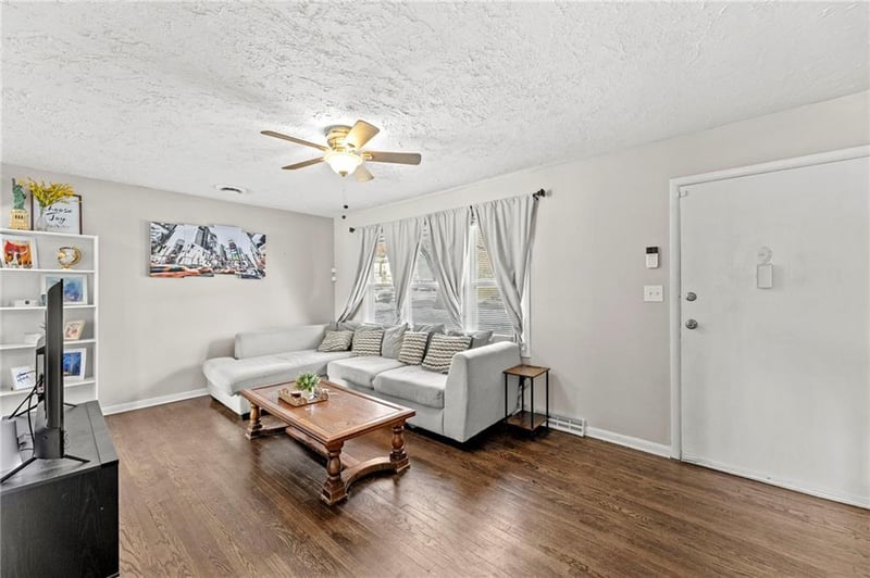 8303 110th Ter, Kansas City, MO 64134