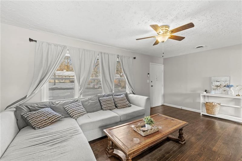 8303 110th Ter, Kansas City, MO 64134