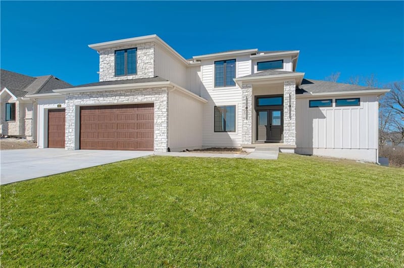2306 Foxtail Dr, Kearney, MO 64060