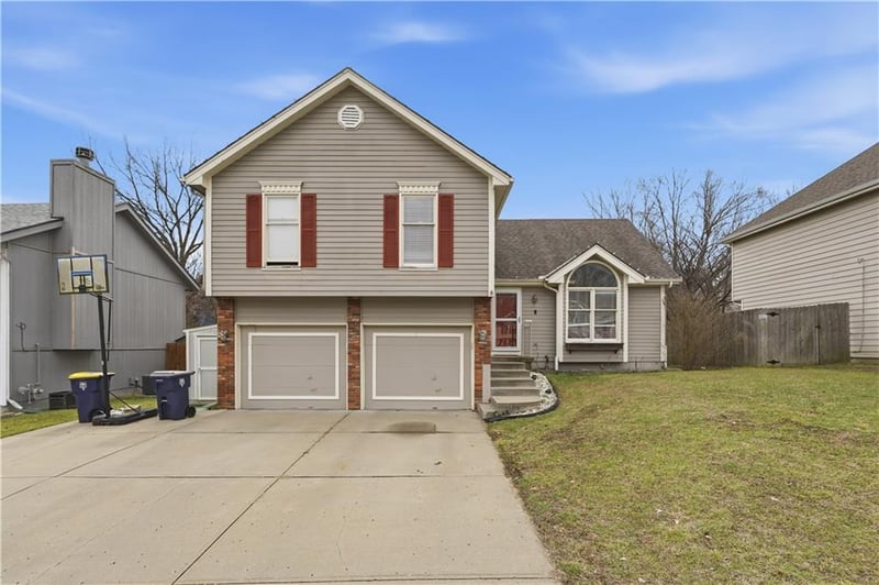 9735 87th Ter, Kansas City, MO 64153