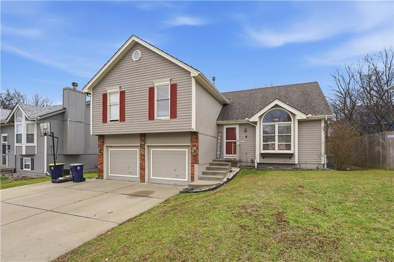 9735 87th Ter, Kansas City, MO 64153