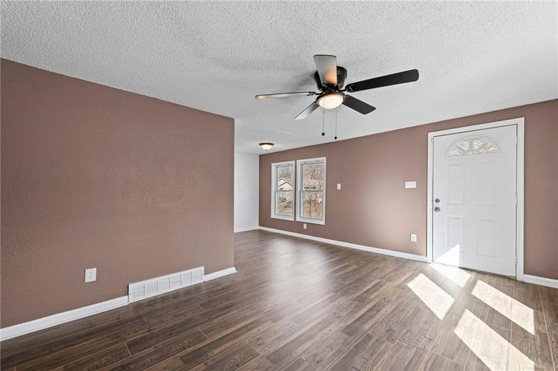 6926 College Ave, Kansas City, MO 64132