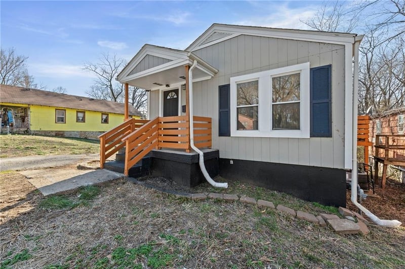 6926 College Ave, Kansas City, MO 64132