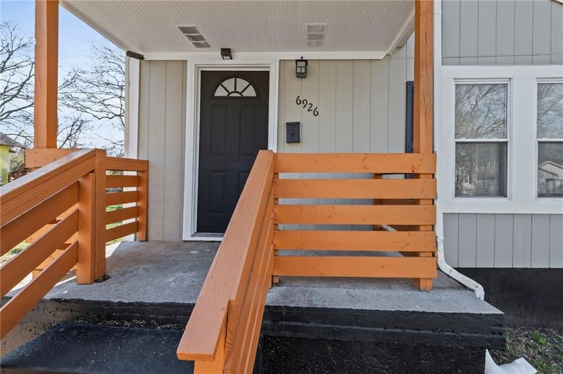 6926 College Ave, Kansas City, MO 64132