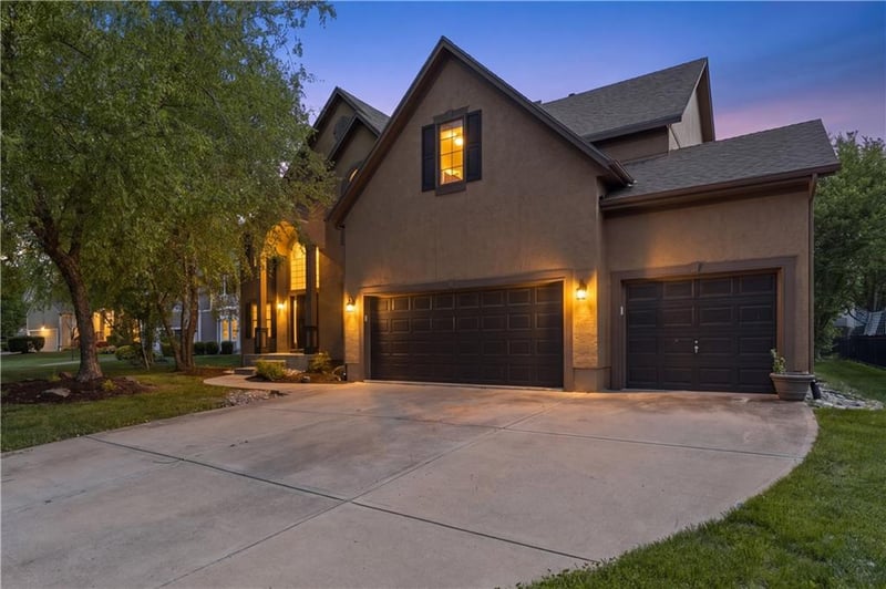 9233 143rd Ter, Overland Park, KS 66221