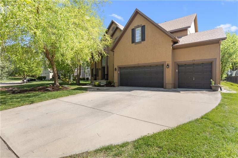 9233 143rd Ter, Overland Park, KS 66221
